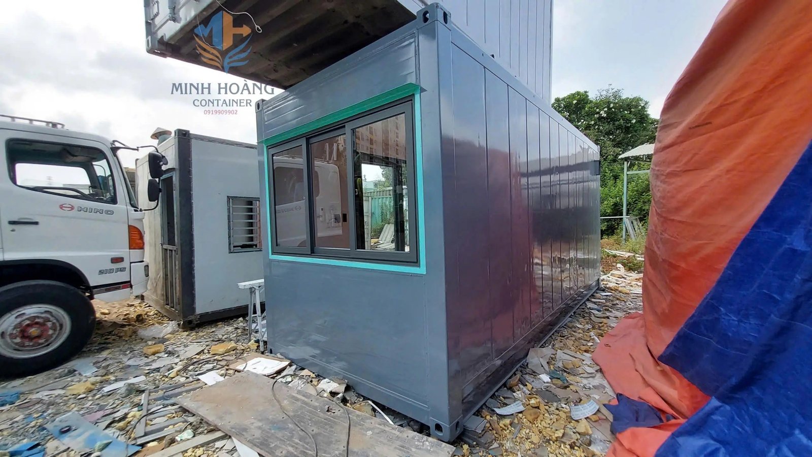 Container Văn Phòng 20 Feet Xám Hiện Đại – Nội Thất Ốp Gỗ Cao Cấp, Cách Nhiệt Tuyệt Đối